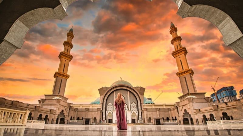 Penyebaran Covid-19 Terdeteksi, Saudi Tutup Puluhan Masjid