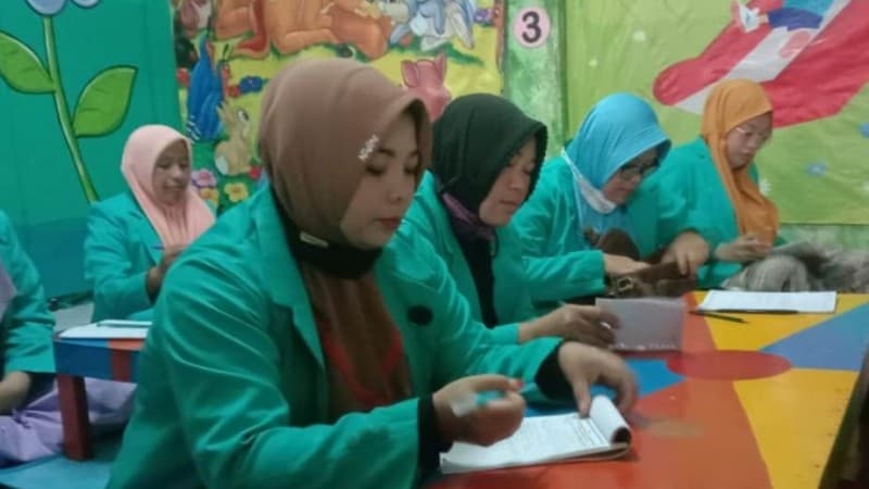 Berbagi Ilmu lewat Diniyah Fatayat NU Baturiti Bali