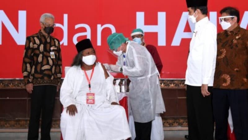 Gus Muwafiq Divaksin, Jokowi Berharap Aktivitas Keagamaan Berjalan Baik