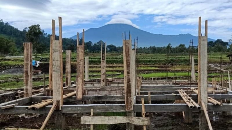 Melihat Pembangunan Pesantren Nihadlul Qulub di Kaki Gunung Slamet