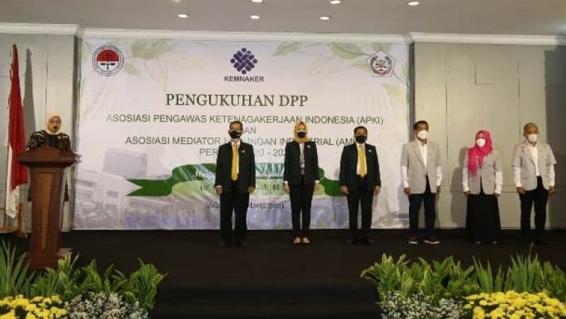 Manaker Ida Fauziyah Kukuhkan Pengurus APKI dan AMHI