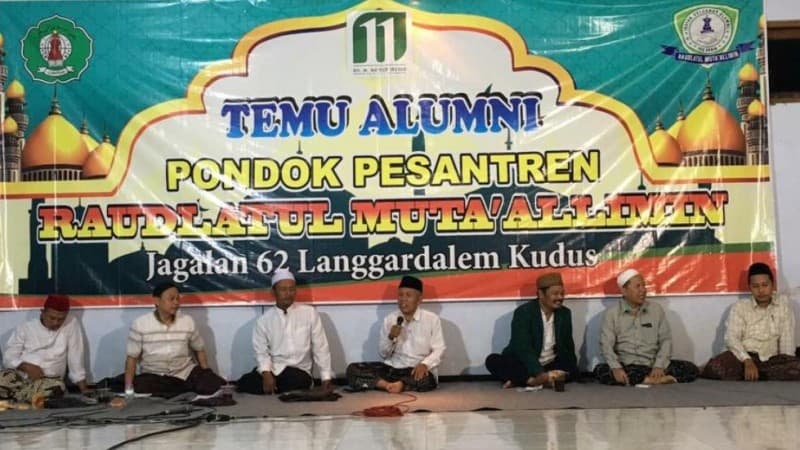 Mengingat Kembali Pesan Kiai Ma’ruf Irsyad Kudus: Jadi Orang Jangan Takjuban