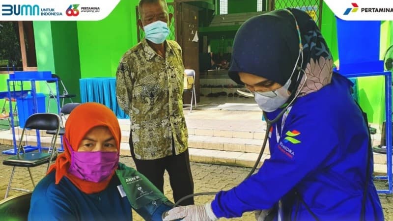 Tim Medis Pertamina Beri Layanan Kesehatan Warga Terdampak Insiden Tangki Balongan
