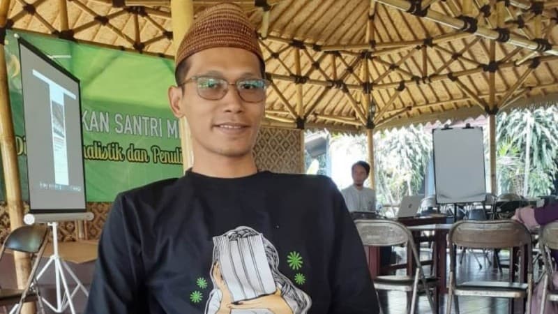 Raedu Basha: Sastra Pesantren Mengetuk Kesadaran Bangsa