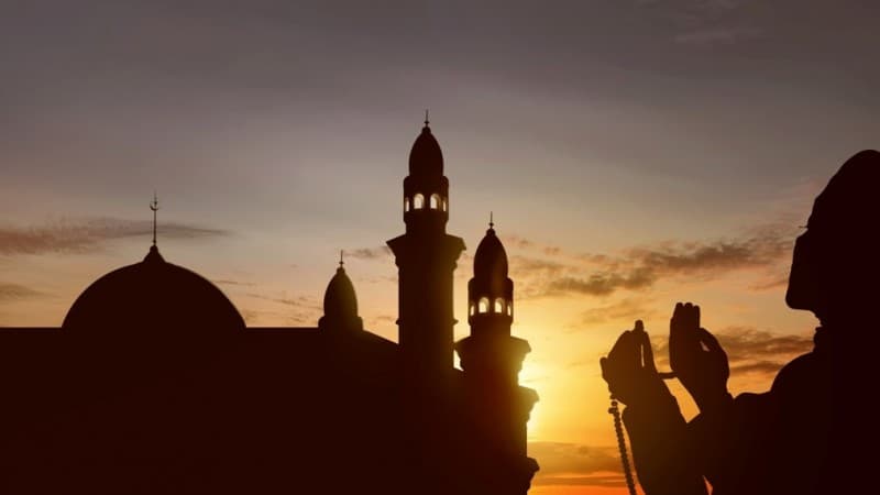 Rangkaian Amalan dan Doa Sesudah Adzan dan Iqamah