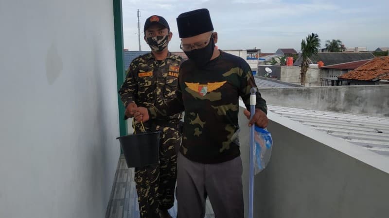 Sambut Ramadhan, GP Ansor Teluk Pucung Bekasi Bersihkan 9 Masjid