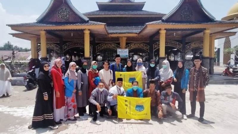 Jelang Ramadhan, Sejumlah Aktivis Ziarahi Makam Penggubah Mars PMII