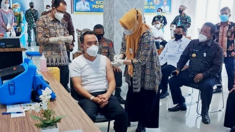 Galakkan Vaksinasi, Bupati Way Kanan Lampung Prioritaskan Pesantren