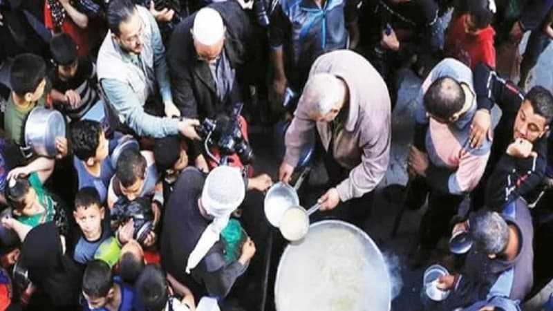Gaza man donates traditional food to the poor