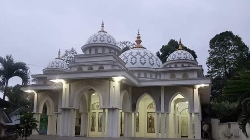 Meski Rusak Akibat Gempa, Masjid di Lumajang Ini Tetap Digunakan untuk Tarawih