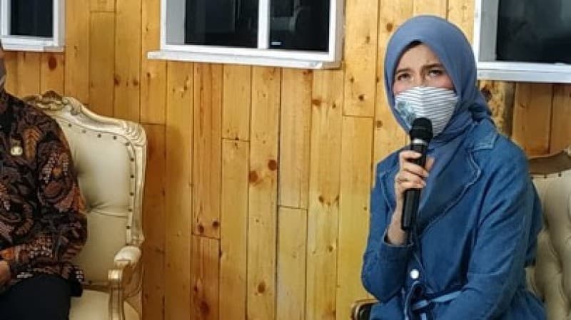 Anggota Komisi IX DPR ‘Gandeng’ Pemuda Bertato Bagikan Takjil