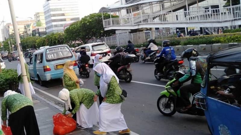Pembagian Takjil Fatayat NU Jakpus, Bukti Kepedulian dan Upaya Merawat Kader