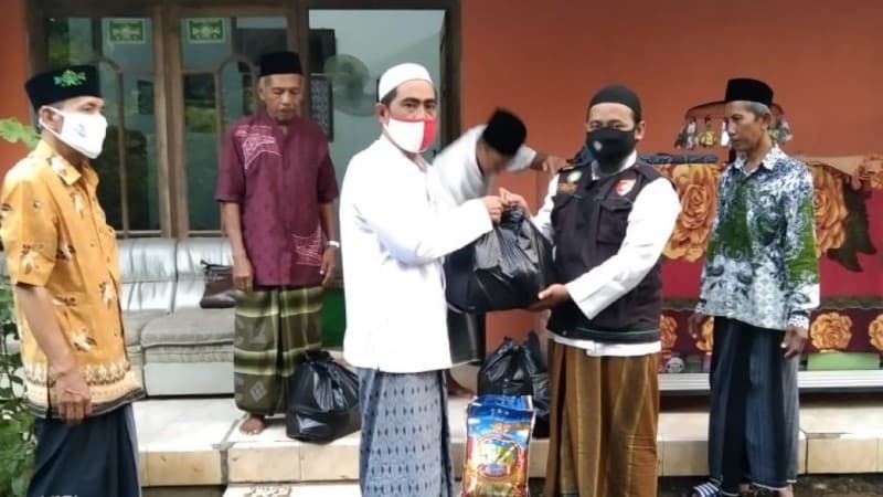 Galang Donasi, JRA Probolinggo Bantu Korban Banjir Bandang di Dringu
