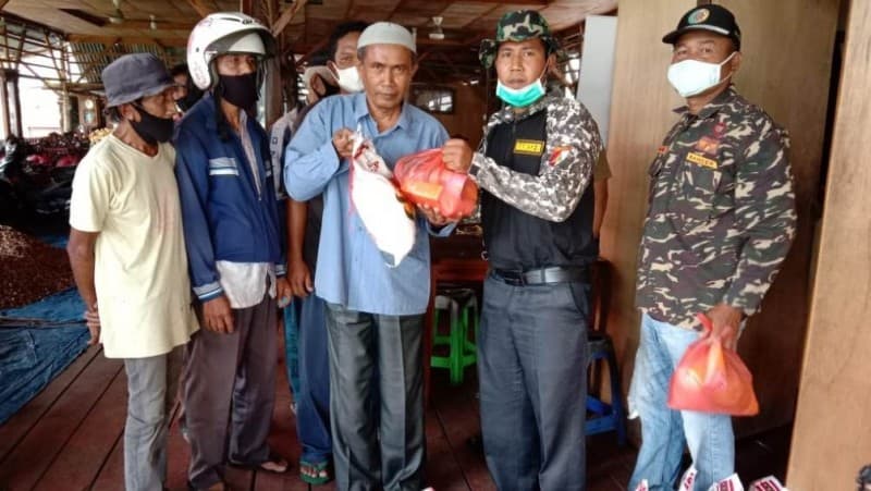 Atasi Dampak Covid-19, Ansor Meranti Bagikan Kebutuhan Pokok