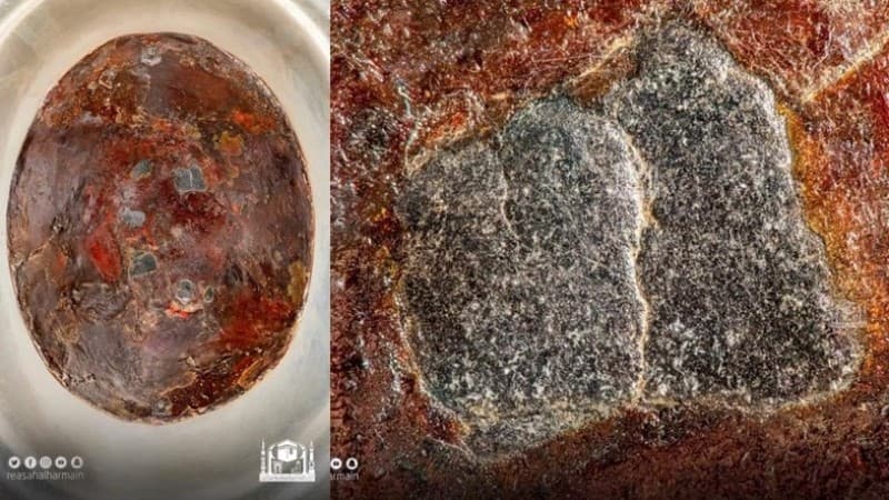 Perhatikan Wujud Hajar Aswad Sebelum Menciumnya