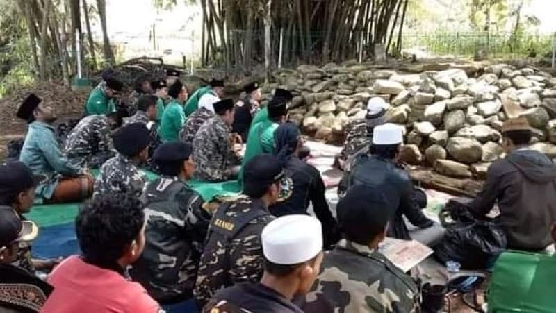 Ansor dan Pagar Nusa Limbangan Ziarahi Makam Sunan Rumenggong