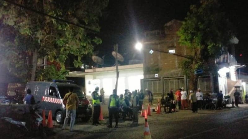 Penjagaan Ketat Diberlakukan saat Pemakaman KH Ahmad Nawawi Abdul Jalil Sidogiri