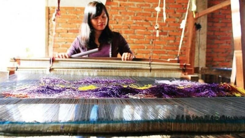 Upaya Pertamina Lestarikan Songket Silungkang Sawahlunto