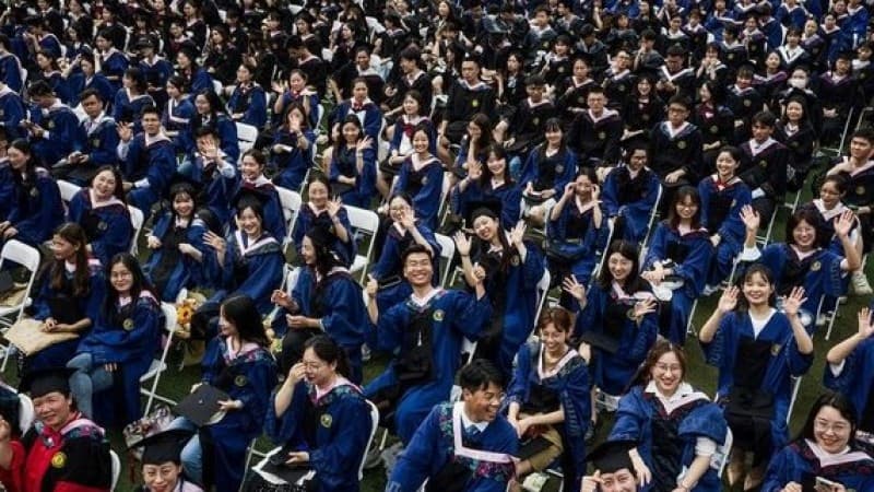 Belajar dari Kerumunan Puluhan Ribu Orang di Wuhan dan Piala Eropa