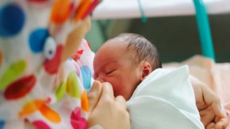 Bagaimana Menyusui Bayi Bila Ibu Terpapar Covid-19?