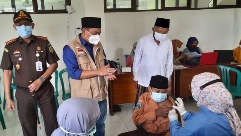 Ratusan Santri Darul Ulum Kepuhdoko Jombang Ikuti Vaksinasi Covid-19