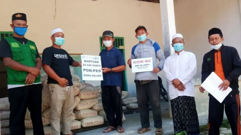 MWCNU di Way Kanan Salurkan Dana Toples Koin ke Pesantren