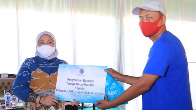 Setelah Subsidi Gaji Pekerja, Kemnaker Bagikan 100 Ribu Paket Bantuan untuk PKL
