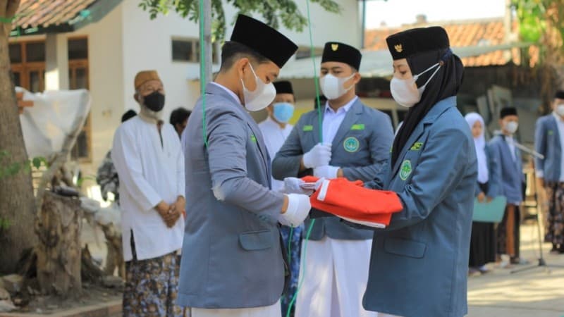 Semangat Zidane dan Sarung Robek Jelang Upacara HUT RI