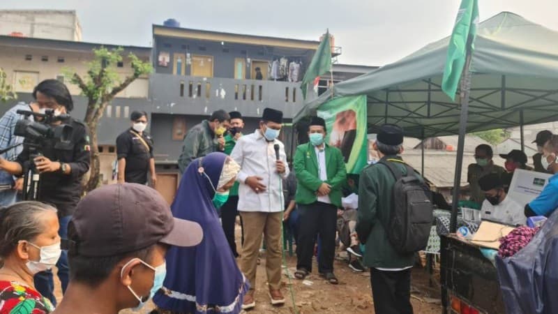 Bersama NU DKI, NU Care Jaksel Salurkan Uang Tunai untuk Korban Kebakaran Mampang