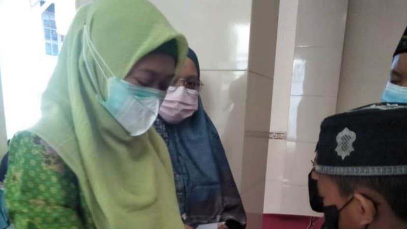 Dari Sumbangan Pengurus, Muslimat NU Kalisat  Jember  Rutin Bagikan Bantuan