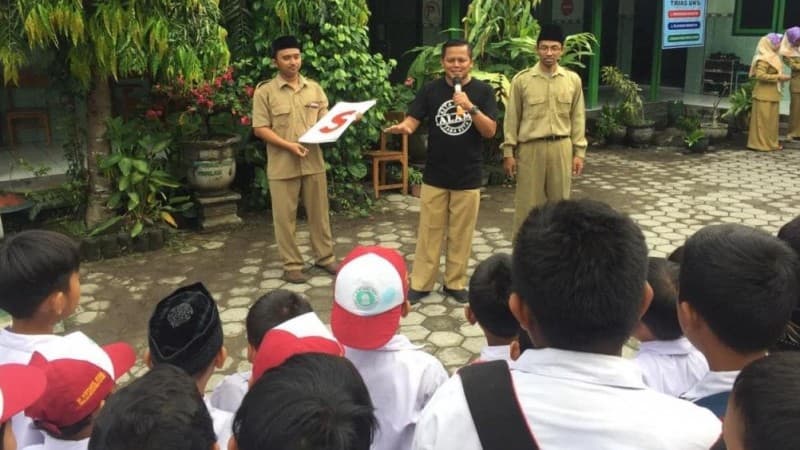 Adi Sutrisno Raih Penghargaan Sosok Inspiratif Penanganan Covid-19 dari LPBINU