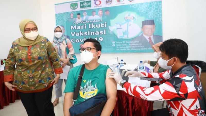 Kemnaker Terus Dorong Perusahaan Berikan Vaksinasi Bagi Pekerja dan Keluarga