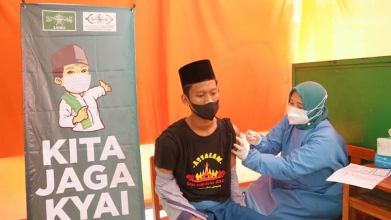 Jaga Kiai, Satgas NU Vaksinasi Santri El-Bayan Cilacap Jateng