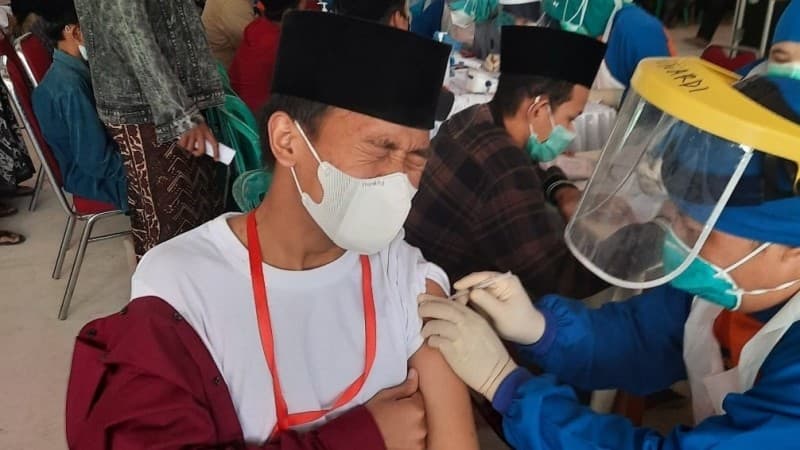 Ribuan Santri Lirboyo Ikuti Vaksinasi