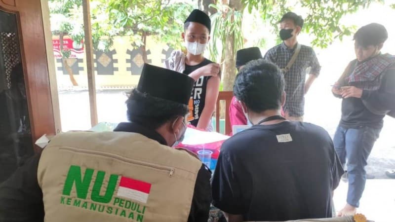 Santri Mahasina Bekasi Antusias Ikuti Vaksinasi untuk Jaga Kiai