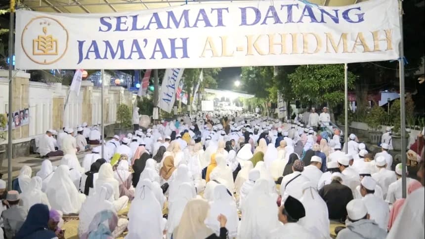 Ribuan Jamaah Hadiri Haul Ke-584 Raden Santri