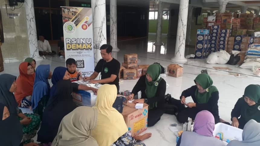 Relawan NU Peduli Terus Evakuasi dan Gelar Layanan Kesehatan Gratis bagi Korban Banjir Demak