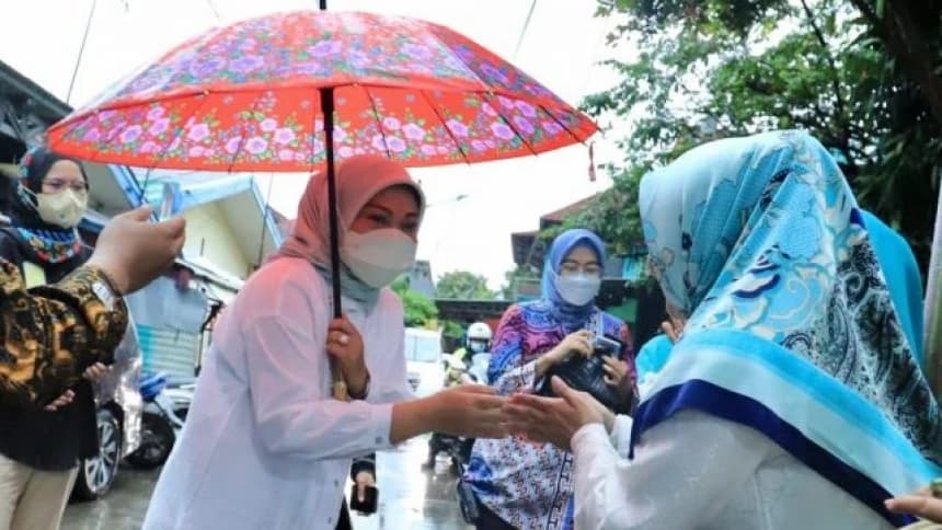 Berbagi Kebahagiaan di Bulan Ramadan, Menaker Bagikan Paket Sembako di 3 Daerah