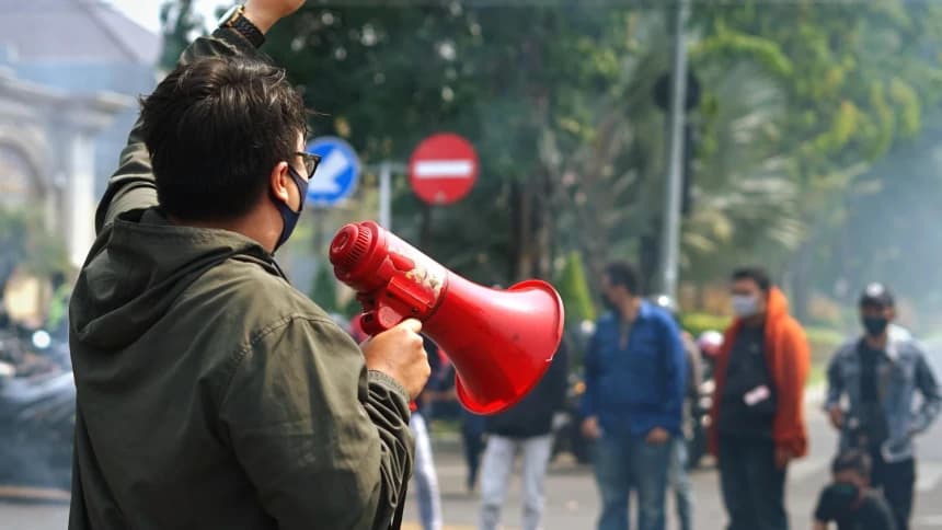 Teror terhadap Aktivis dan Alarm Darurat Demokrasi