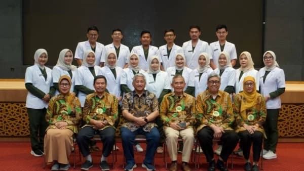 Ragam Kisah Menarik 17 Dokter Baru Unusa yang Baru Diambil Sumpah