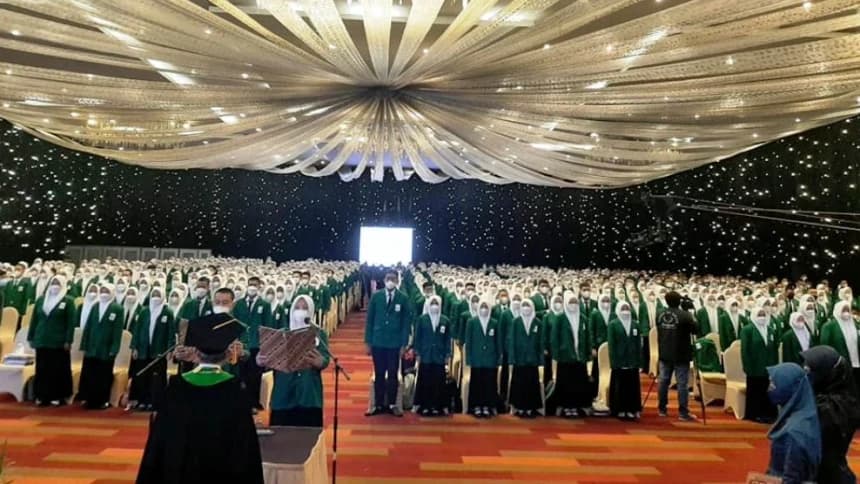 Ribuan Mahasiswa Baru Unusa Dikukuhkan, Rektor Ingatkan Bangun Jejaring
