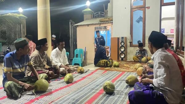 Perayaan Maulid di Bangkalan, Tamu Undangan Diberi Kelapa Muda