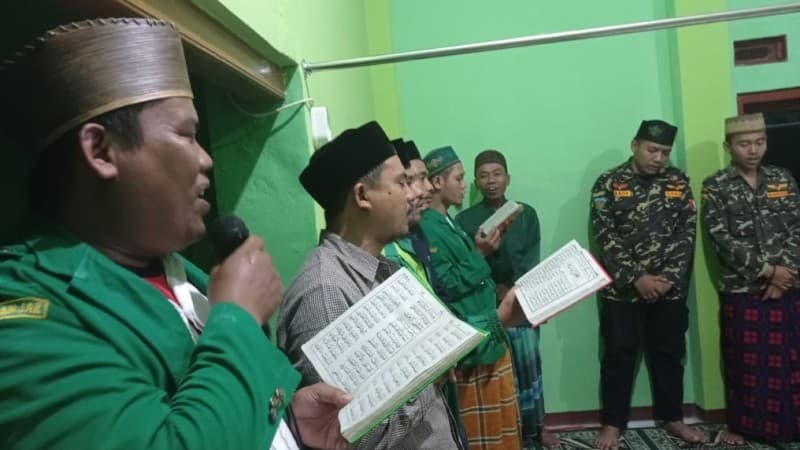 Peringati Maulid, Ansor Banjar Lantunkan Shalawat Barzanji bersama Warga