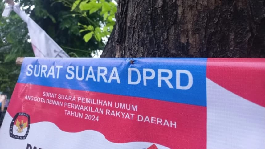 Banyak APK Caleg Dipasang di Pohon, Gen-Z: Perlu Ditertibkan karena Merusak Lingkungan