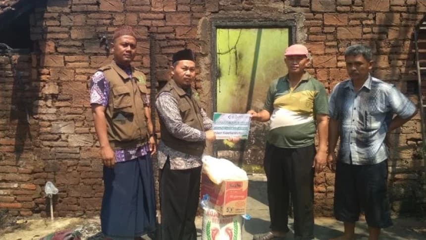 Rumah Warga Terbakar, LAZISNU Kudus Kirim Bantuan