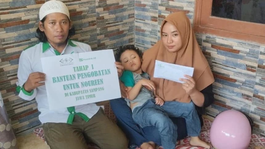 Seorang Balita di Sampang Derita Kelumpuhan Otak, LAZISNU Bantu Biaya Pengobatan