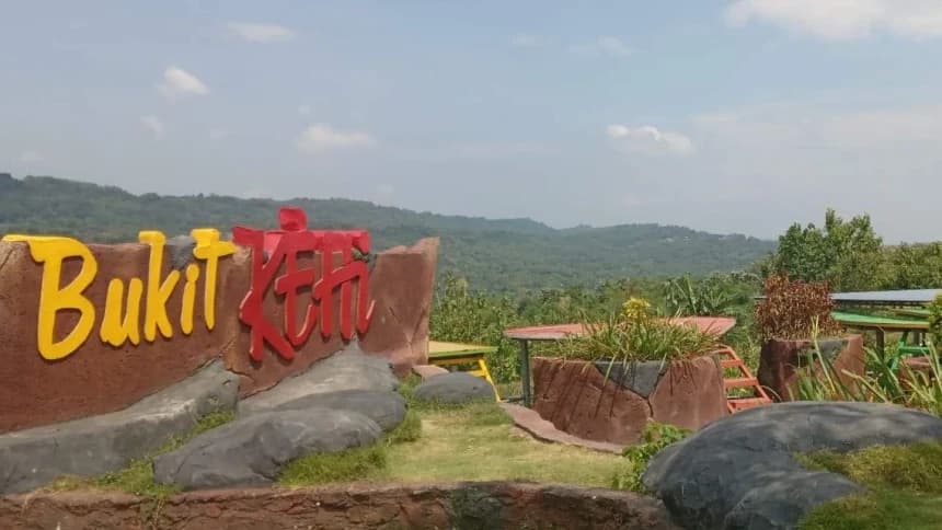 Menikmati Indahnya Pemandangan Alam Pamekasan dari Bukit Kehi