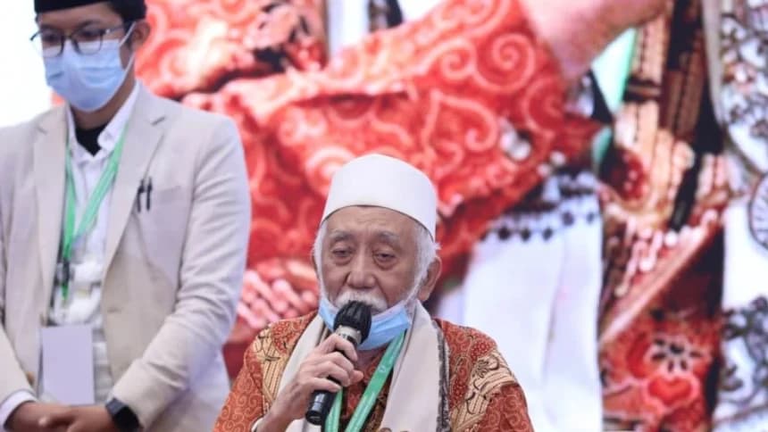 Abuya Muhtadi Baca Doa Penutup pada Pekan Memorial Syekh Nawawi Banten