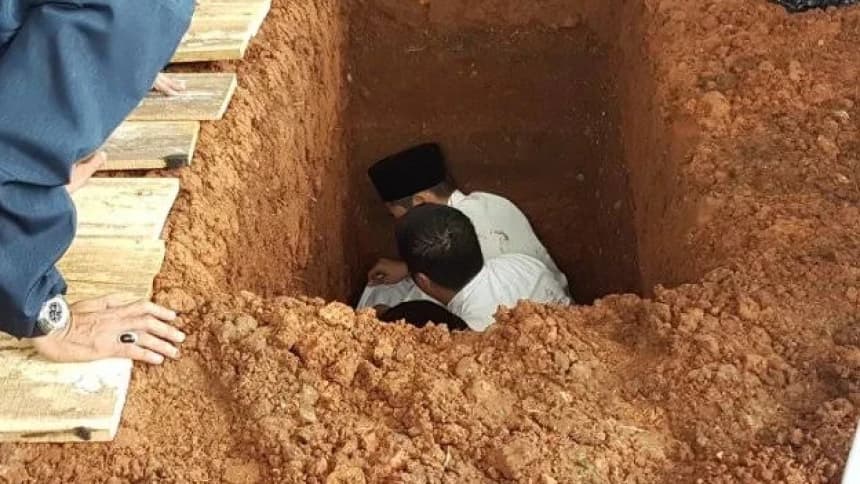 Hukum Mengubur Jenazah Perempuan dan Laki-Laki dalam Satu Liang Kubur