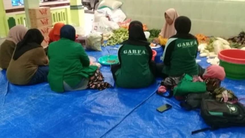 Banjir di Cilacap, Fatayat NU Giatkan Dapur Umum